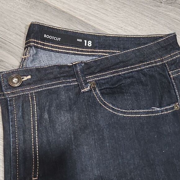 EUC Jordache Dark Bootcut Midrise Jeans - Picture 2 of 8